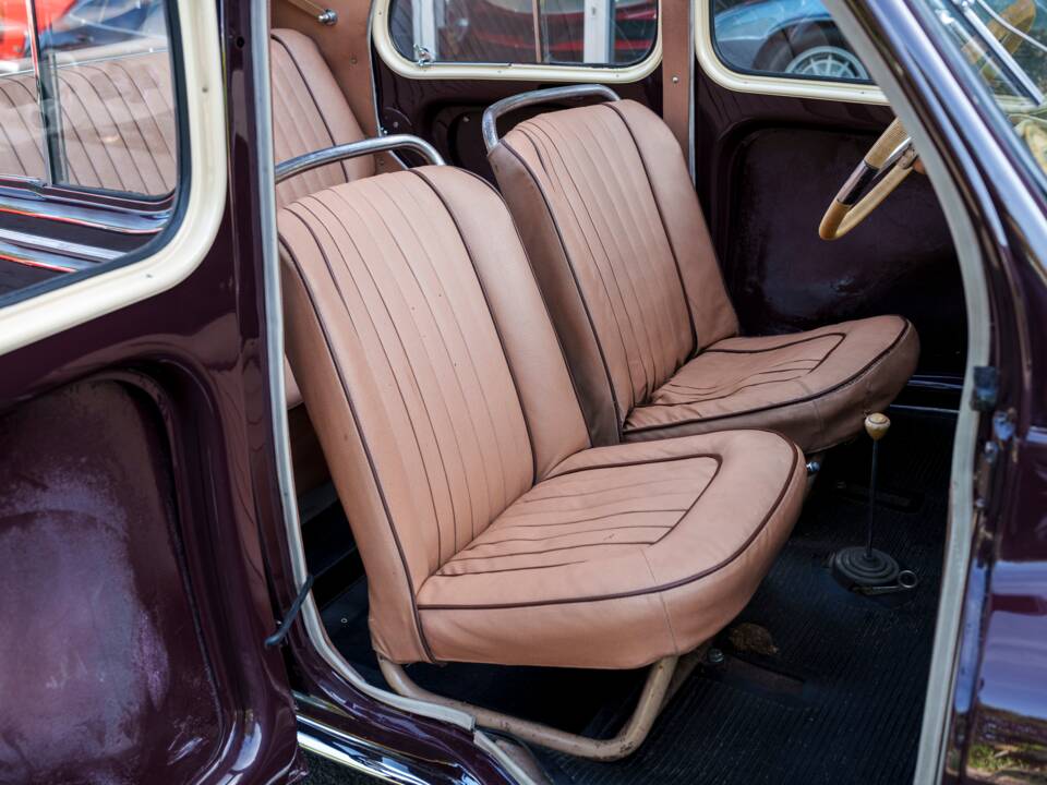Immagine 28/33 di Renault 4 CV Décapotable (1951)