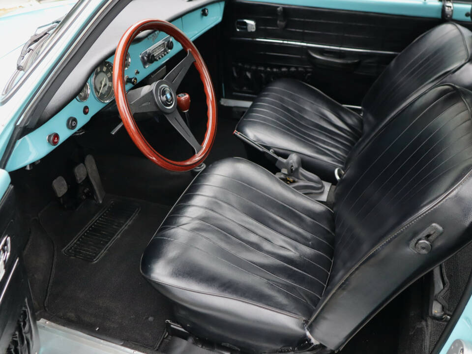 Image 37/50 of Volkswagen Karmann Ghia 1600 (1970)