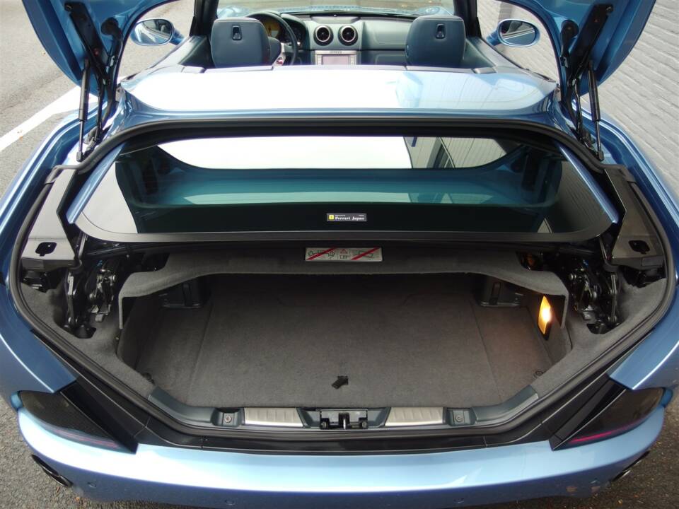 Image 36/49 of Ferrari California (2010)