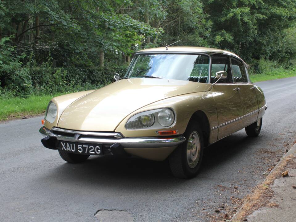 Image 3/19 of Citroën DS 21 Pallas (1969)