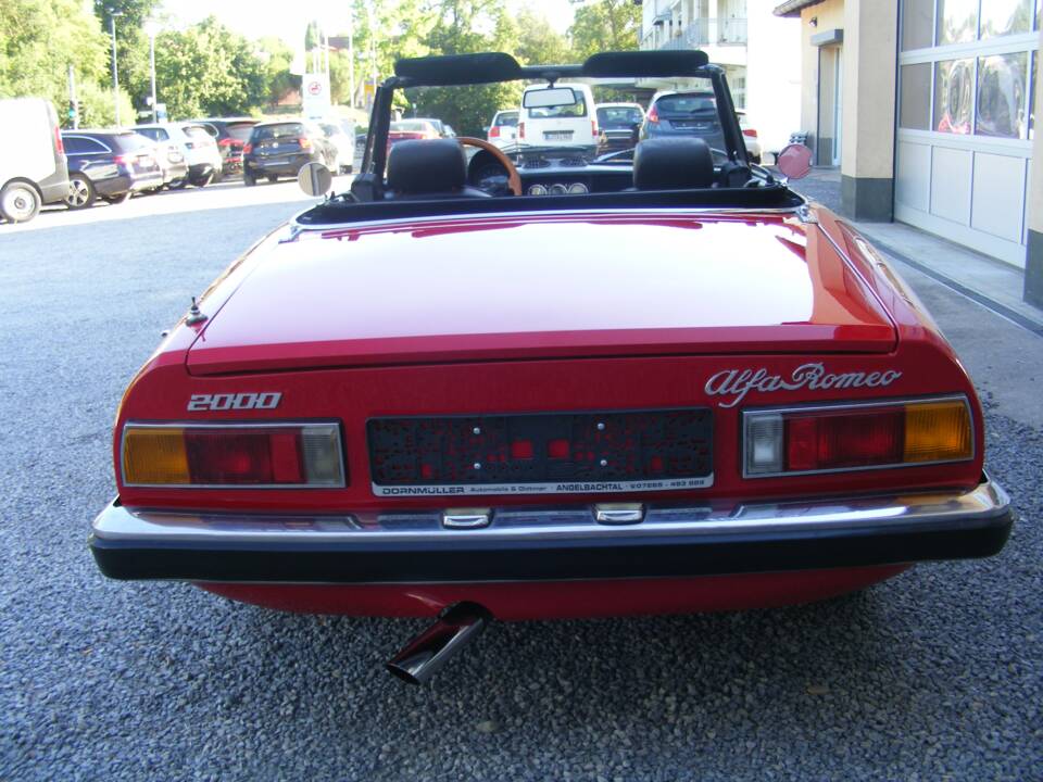 Immagine 4/77 di Alfa Romeo Spider Veloce 2000 (1981)