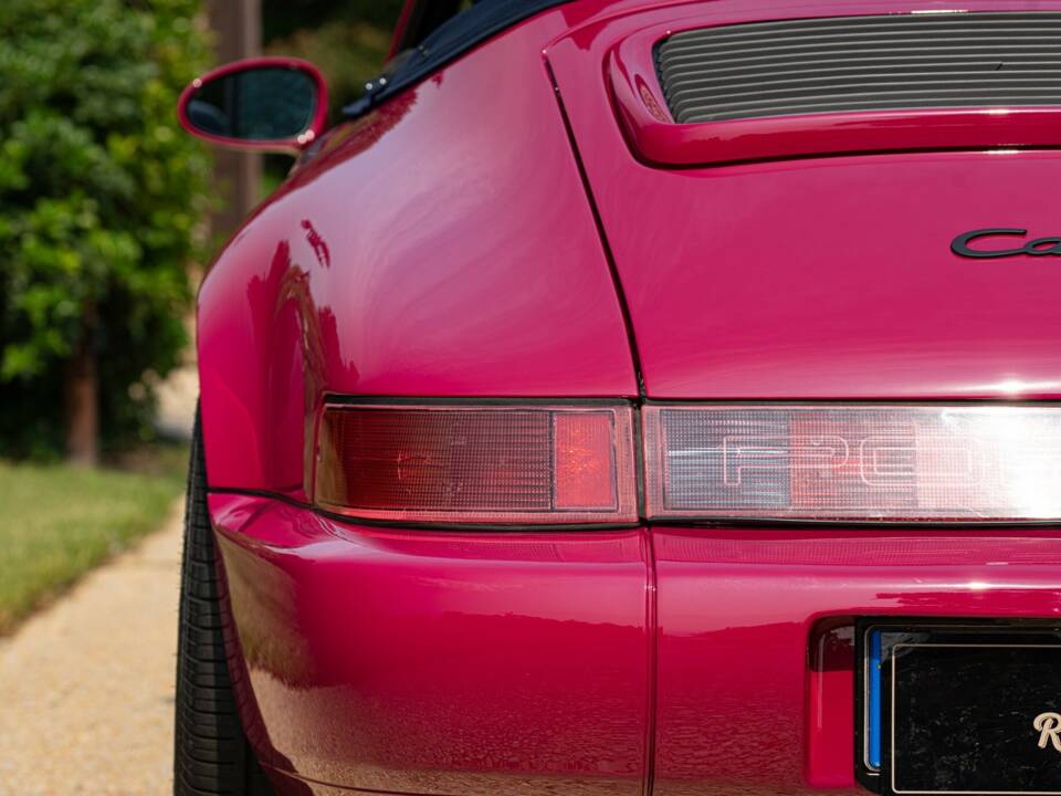Obraz 31/50 pojazdu Porsche 911 Carrera 2 (1991)