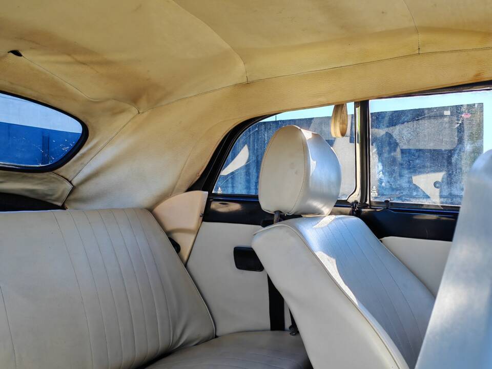 Bild 27/35 von Volkswagen Käfer 1303 LS (1975)