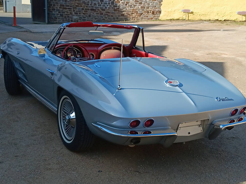 Image 2/33 of Chevrolet Corvette Sting Ray Convertible (1963)