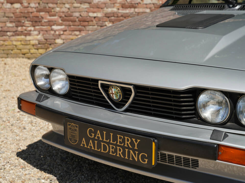 Image 48/50 of Alfa Romeo GTV 6 2.5 (1983)