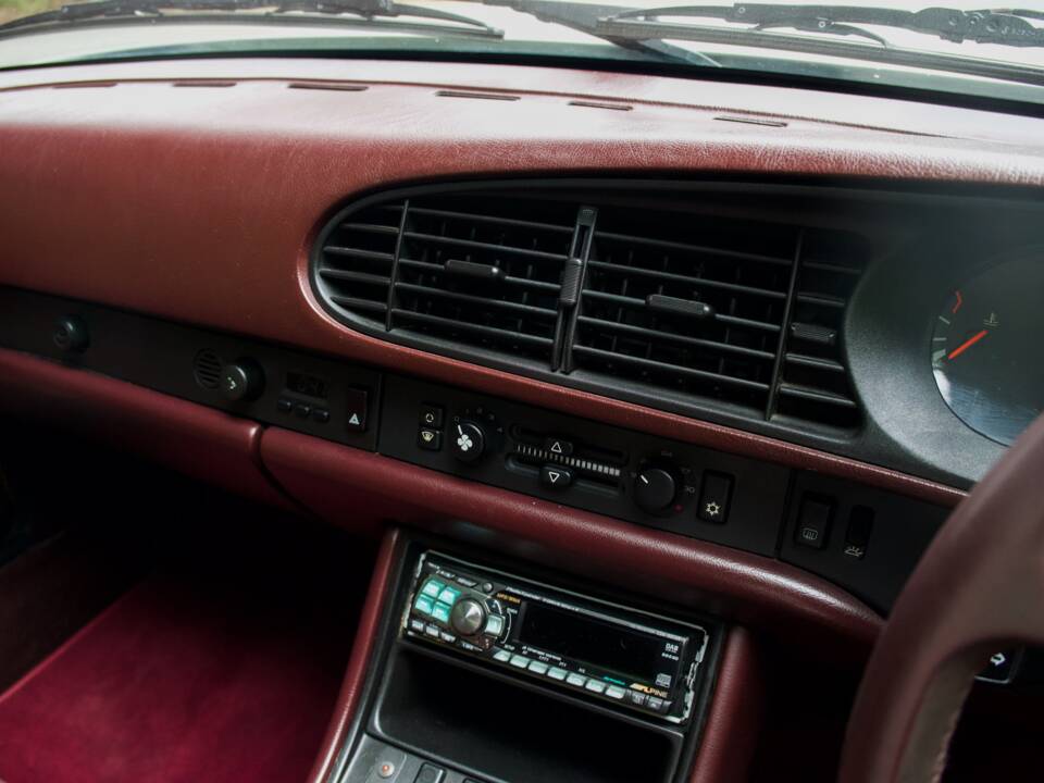 Image 16/24 of Porsche 944 Turbo (1988)