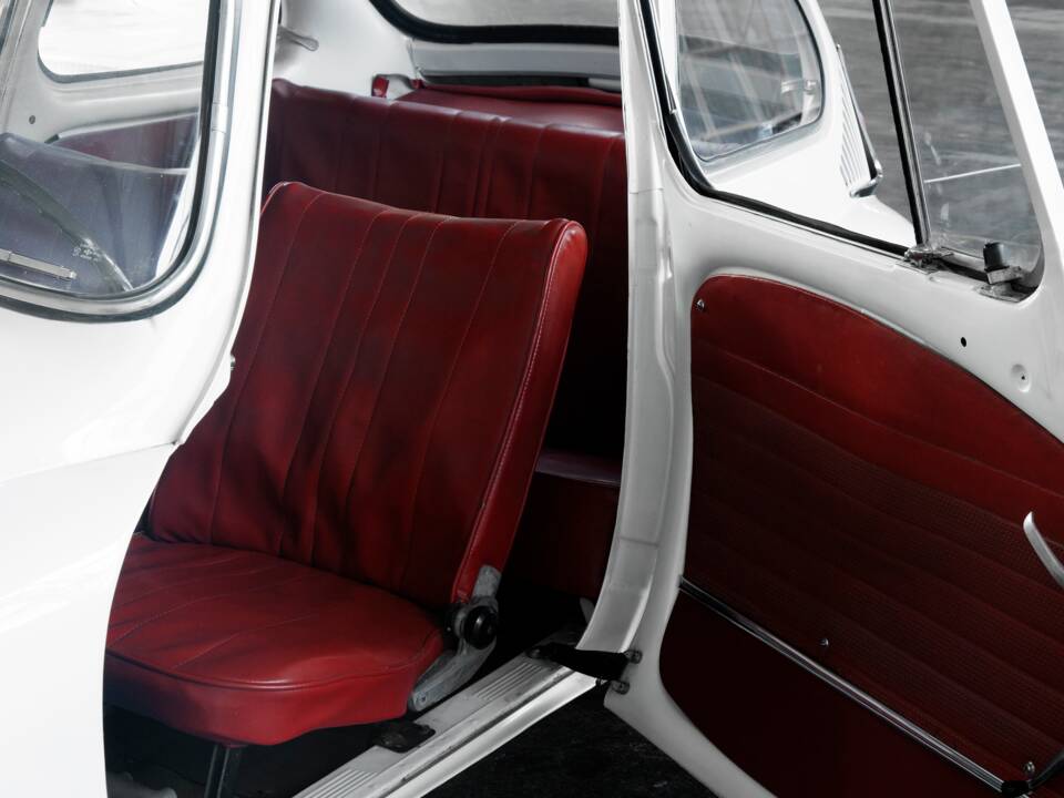 Image 31/48 of Subaru 360 (1970)