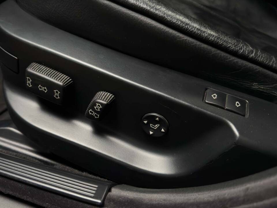 Image 16/41 of BMW 750i (2000)