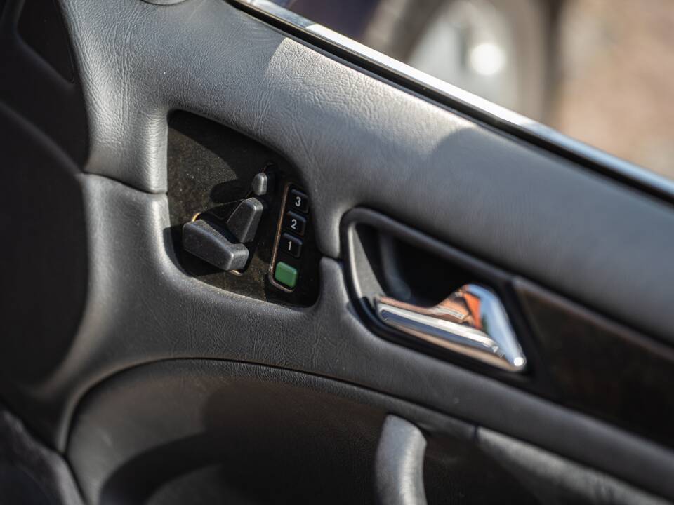 Bild 54/61 von Mercedes-Benz CLK 320 (2002)