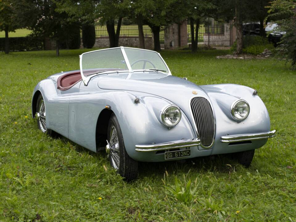 Image 1/8 of Jaguar XK 120 OTS (1953)
