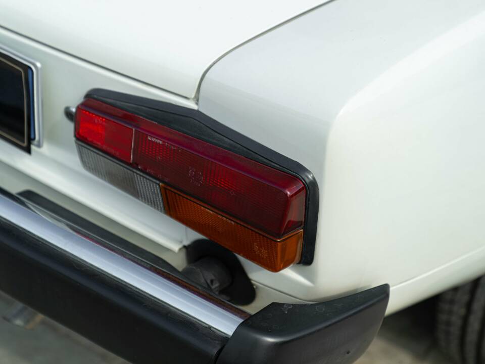Image 31/50 of FIAT Spider 2000 Pininfarina 50th Anniversary Edition (1981)