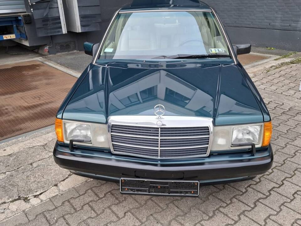 Obraz 3/8 pojazdu Mercedes-Benz 190 E 2.3 (1993)