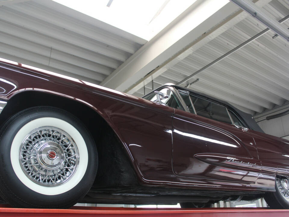 Immagine 7/50 di Ford Thunderbird (1960)