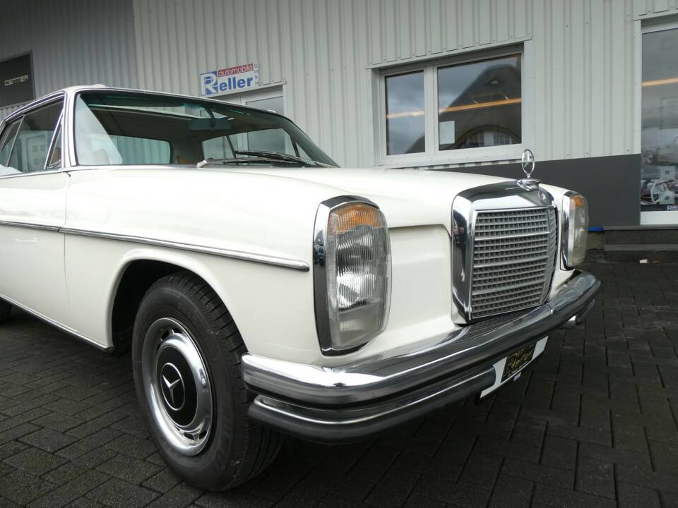 Image 17/20 of Mercedes-Benz 220 D (1972)