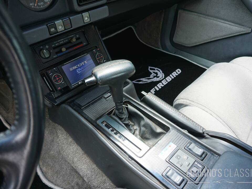 Bild 46/66 von Pontiac Firebird TransAm (1989)
