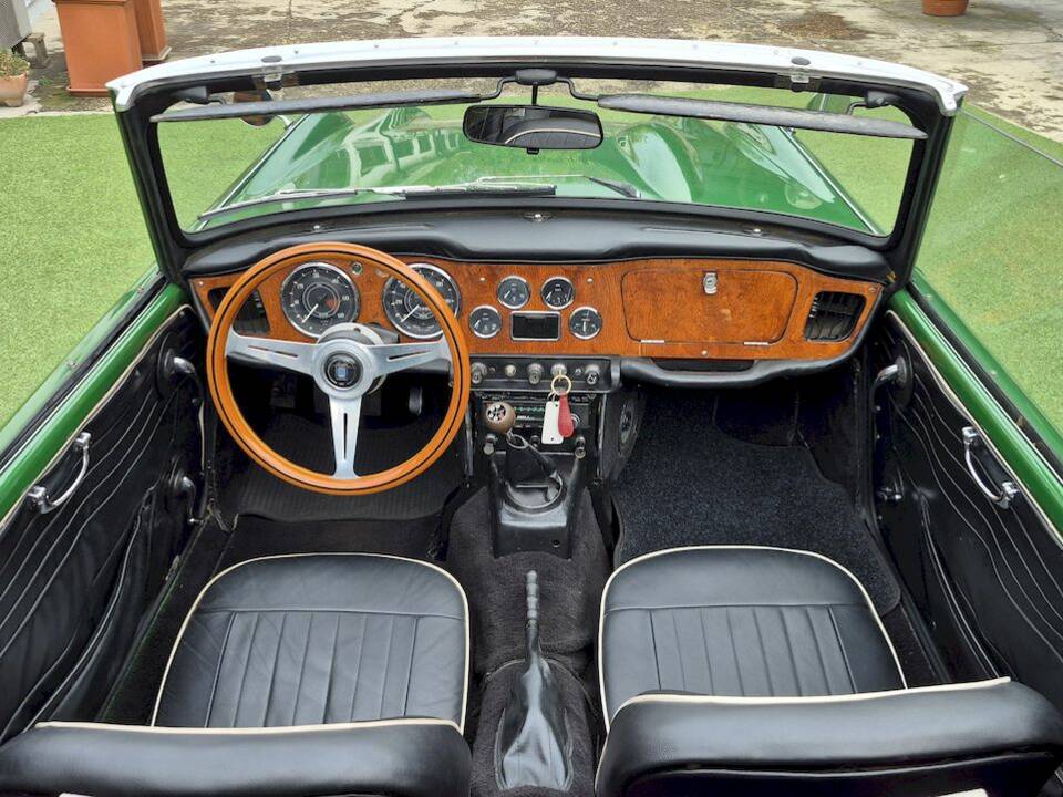 Image 18/66 of Triumph TR 4A IRS (1966)