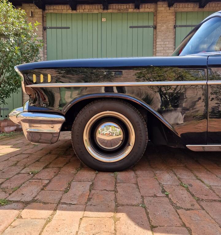 Image 13/144 of Chevrolet Bel Air Hardtop Coupe (1957)