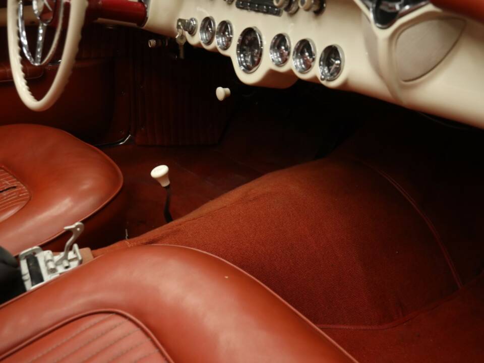 Image 24/50 of Chevrolet Corvette (1954)
