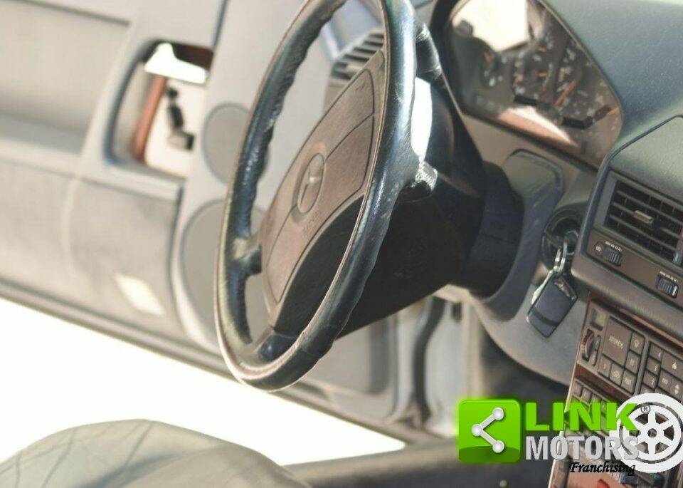 Image 15/50 de Mercedes-Benz 300 SL-24 (1989)