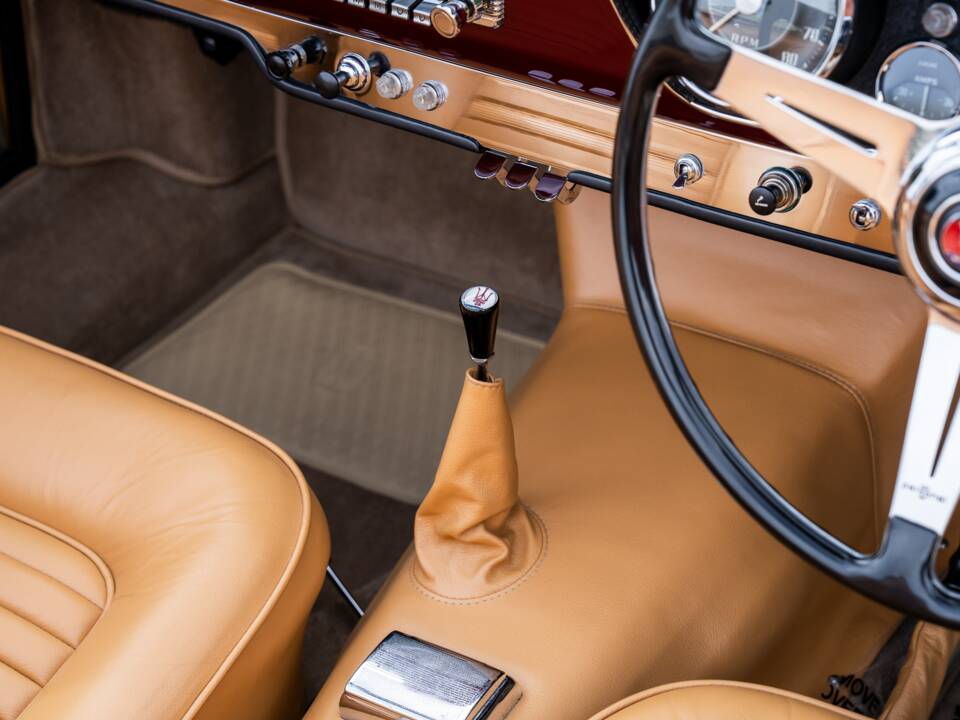 Image 22/51 of Maserati 3500 GTI Spyder Vignale (1963)