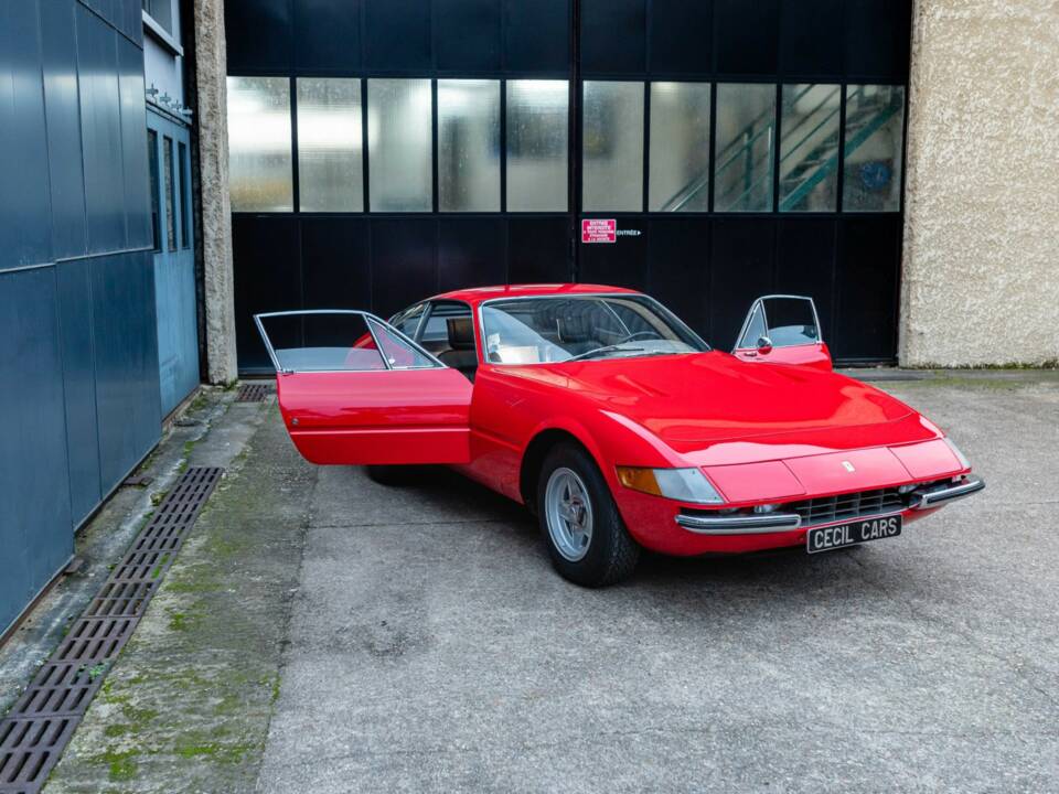 Image 15/50 de Ferrari 365 GTB/4 Daytona (1973)