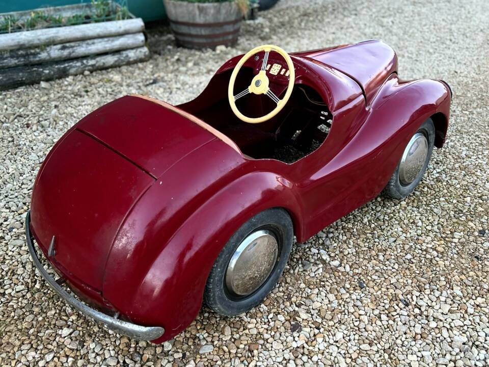 Image 4/5 of Austin J 40 (1969)