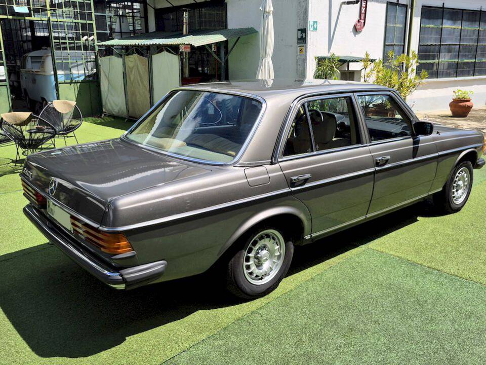 Image 23/71 of Mercedes-Benz 240 D (1980)