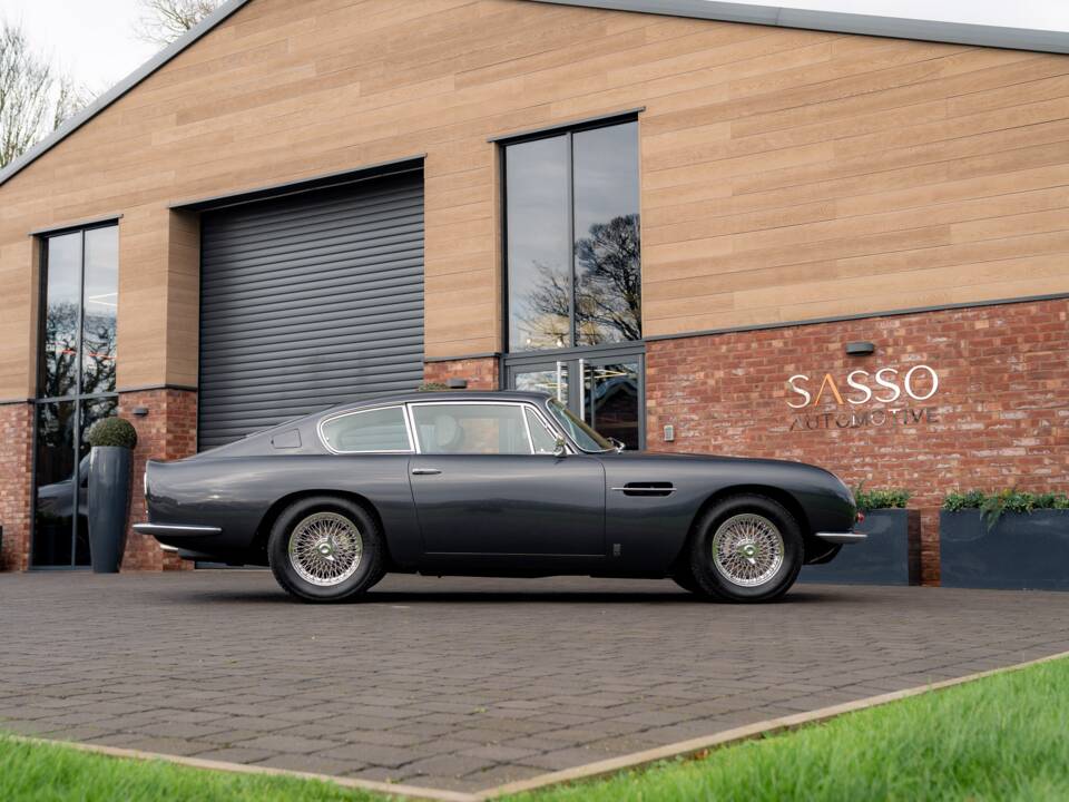 Image 18/79 of Aston Martin DB 6 (1968)