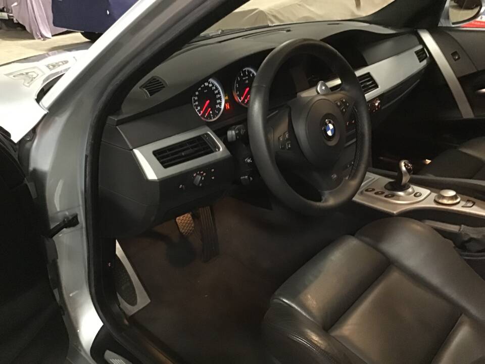 Imagen 5/25 de BMW M5 (2005)