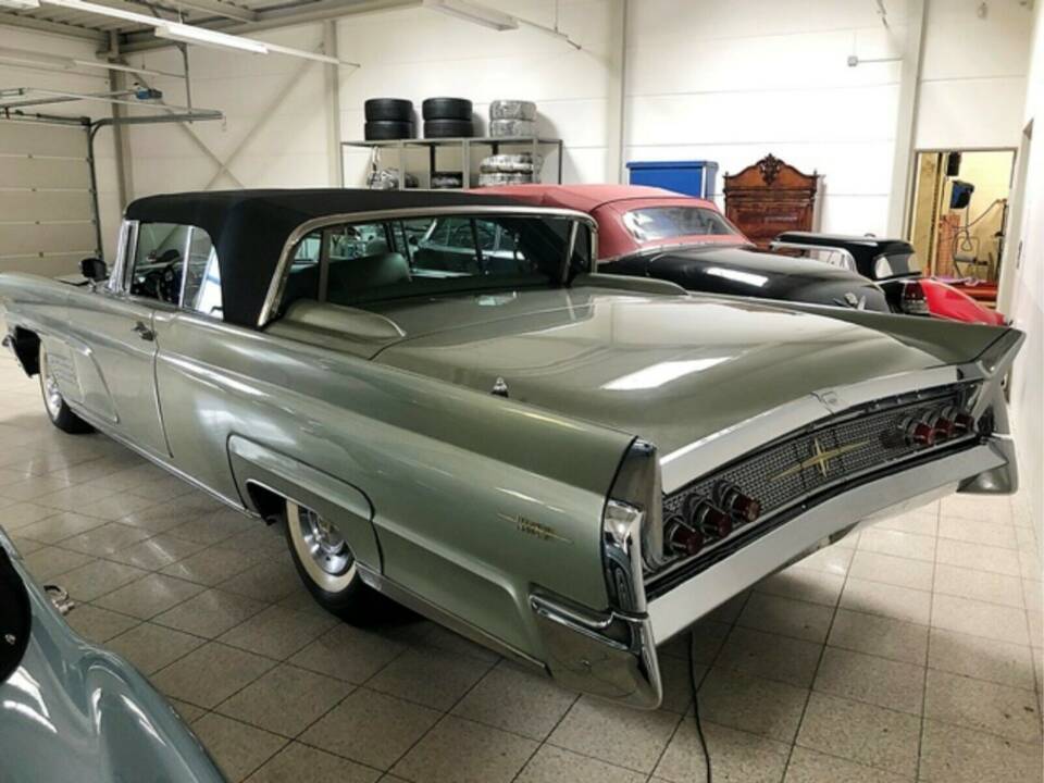 Bild 4/15 von Lincoln Continental Mk V Convertible (1960)