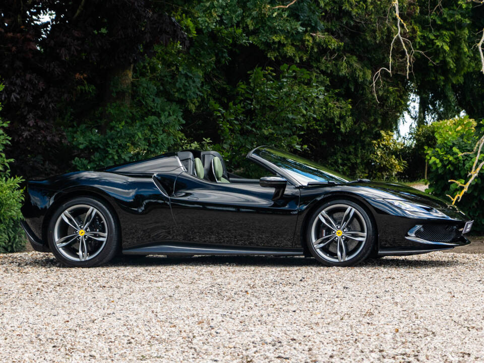 Image 5/15 of Ferrari 296 GTS (2024)