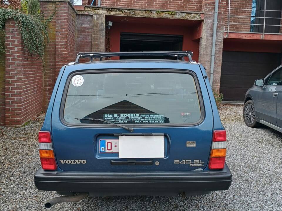 Bild 4/8 von Volvo 245 GL D (1988)