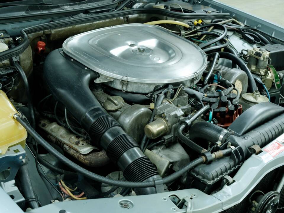 Image 31/50 of Mercedes-Benz 500 SEC (1982)