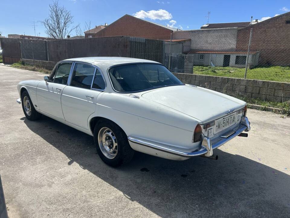 Bild 4/8 von Jaguar XJ 6 2.8 (1972)