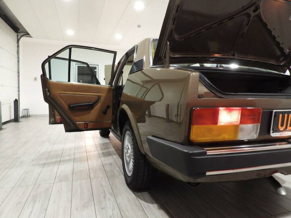 Afbeelding 12/15 van Alfa Romeo Alfetta 2.0 (1982)