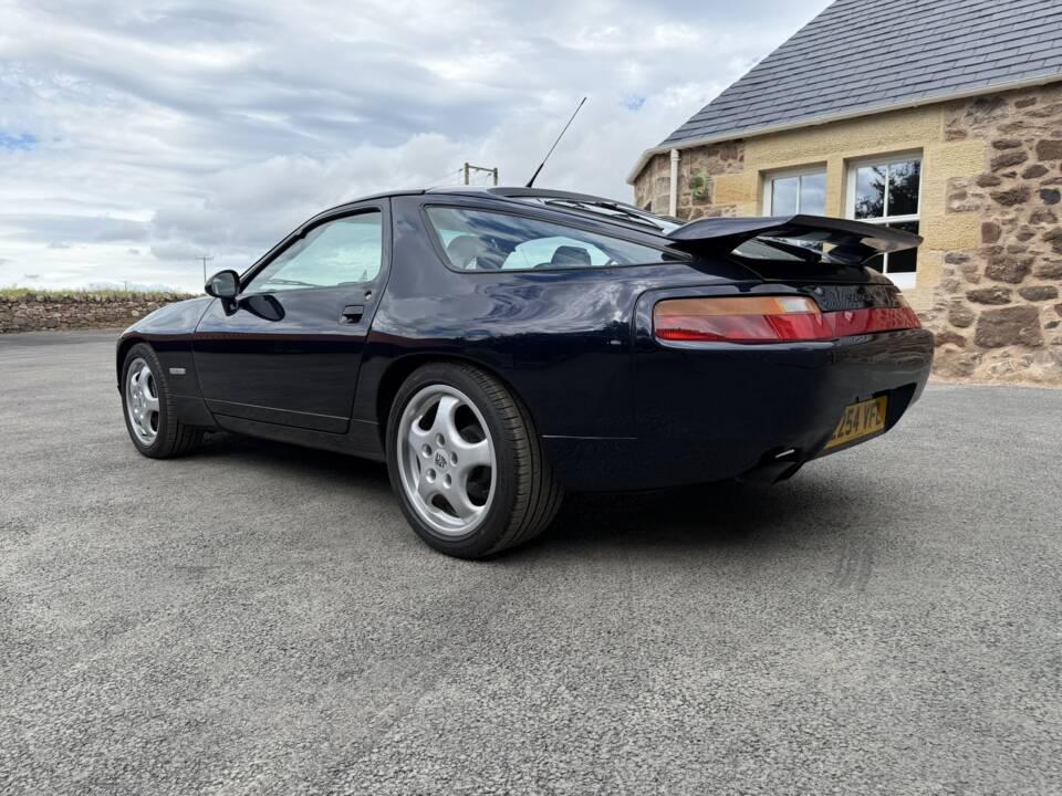 Image 31/43 of Porsche 928 GTS (1994)