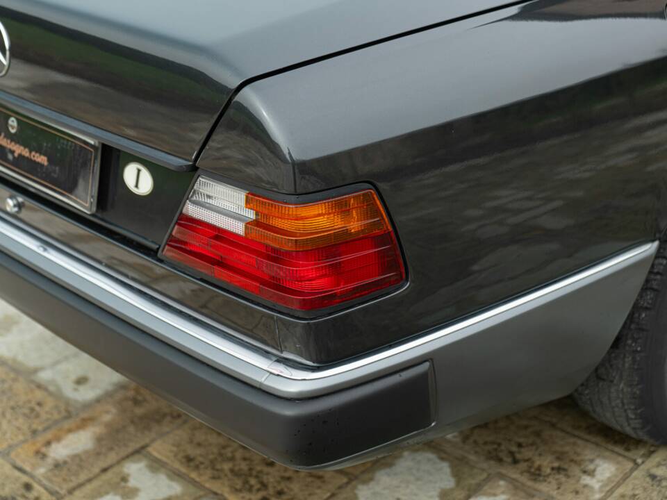 Image 20/49 of Mercedes-Benz 320 E (1993)