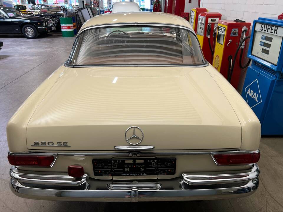 Image 14/15 of Mercedes-Benz 220 SE b (1965)