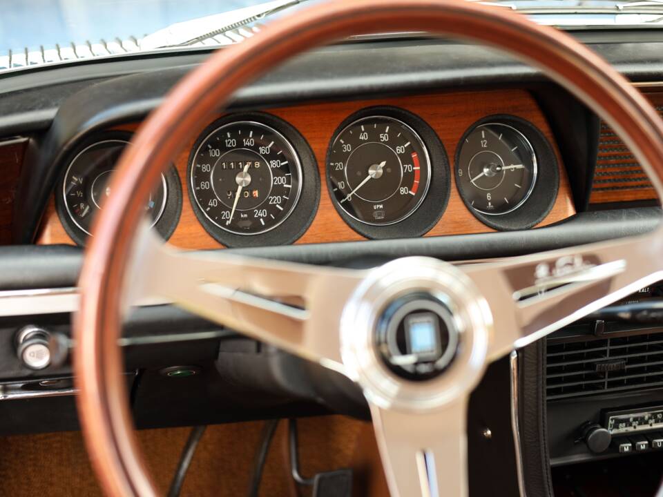 Image 38/73 of BMW 3.0 CSi (1973)