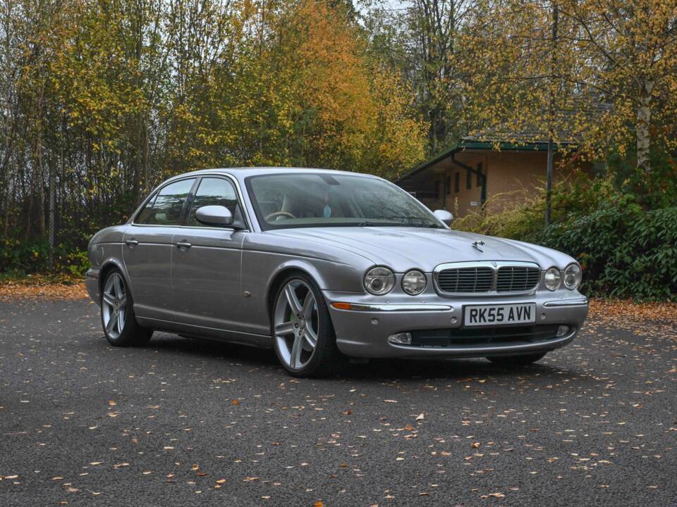 Image 8/50 of Jaguar XJ 8 4.2 (2006)