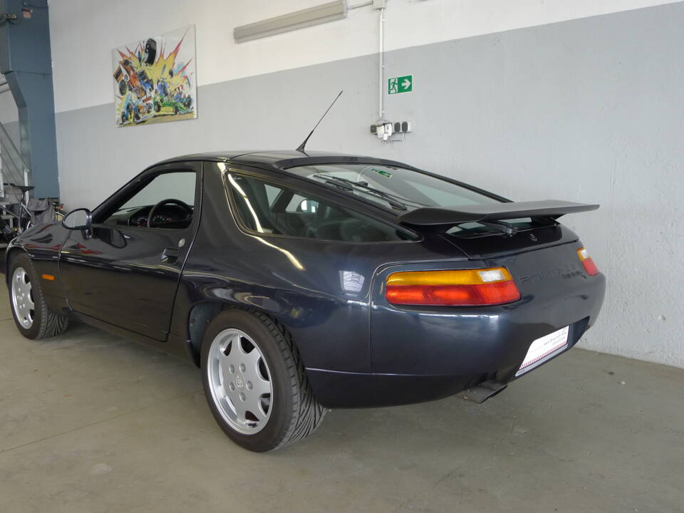 Image 22/35 of Porsche 928 GT (1990)