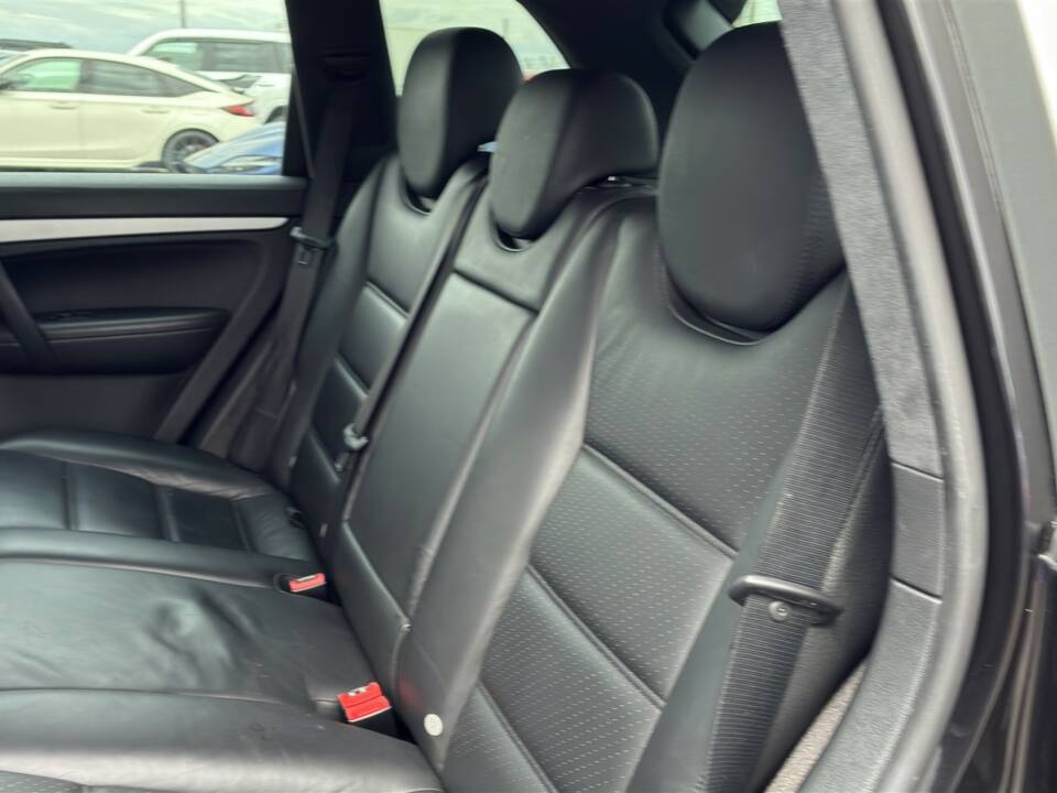 Image 32/50 of Porsche Cayenne Turbo (2007)