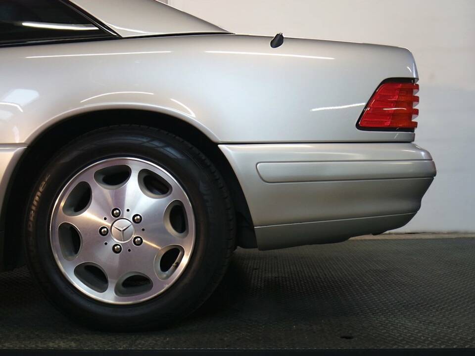 Image 6/50 of Mercedes-Benz SL 500 (1900)