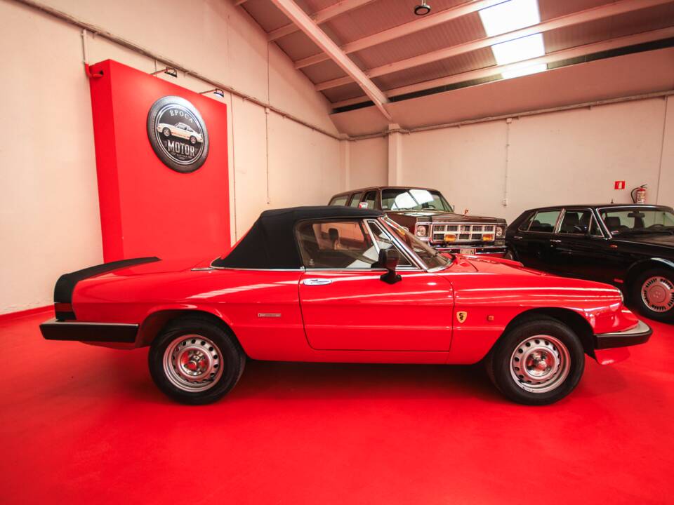 Image 4/24 of Alfa Romeo 2.0 Spider (1987)