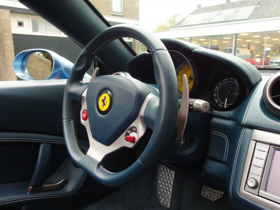 Image 23/49 of Ferrari California (2010)