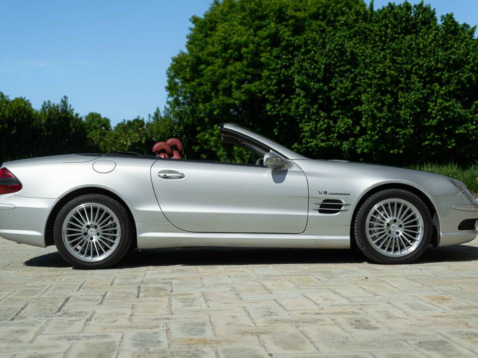 Image 8/50 of Mercedes-Benz SL 55 AMG (2002)