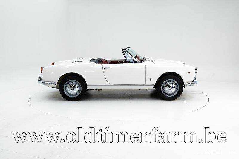 Image 6/15 of Alfa Romeo Giulia 1600 Spider Veloce (1965)