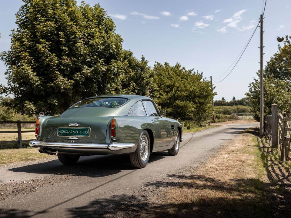 Image 13/42 de Aston Martin DB 4 GT (1959)