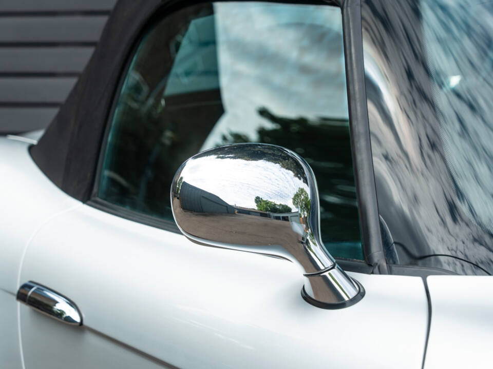 Image 42/53 of BMW Z8 (2001)
