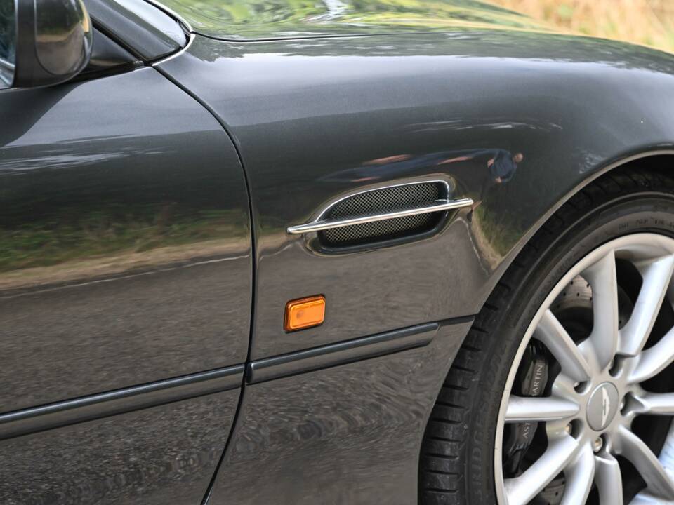 Image 17/50 de Aston Martin DB 7 Vantage (2002)
